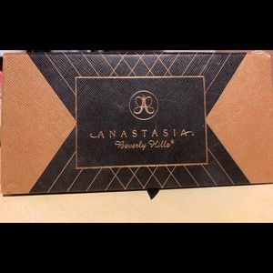 Anastasia Beverly Hills World Traveler palette